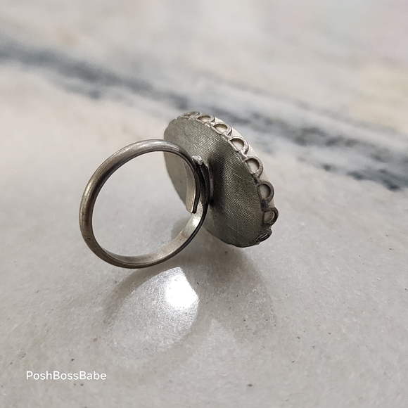 Vintage Adjustable Floral Ring – Hand-Painted Enamel Oval Setting - Picture 3 of 4